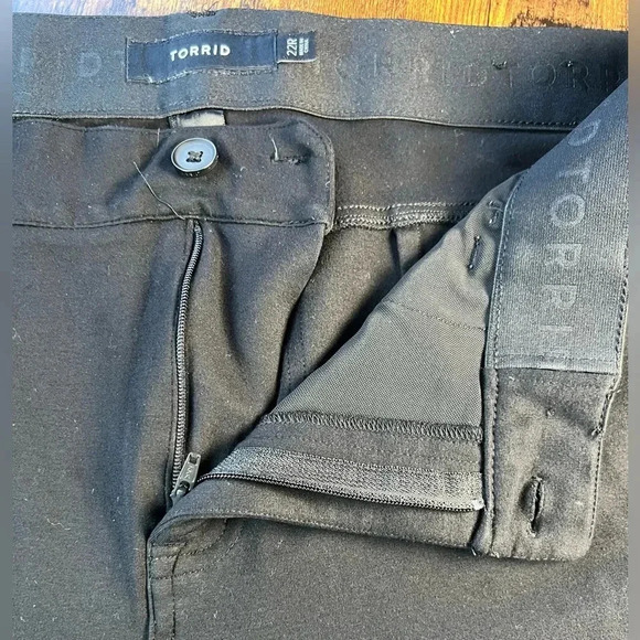 TORRID | ladies plus size knit cropped pants. Size: 22R - Picture 8 of 15